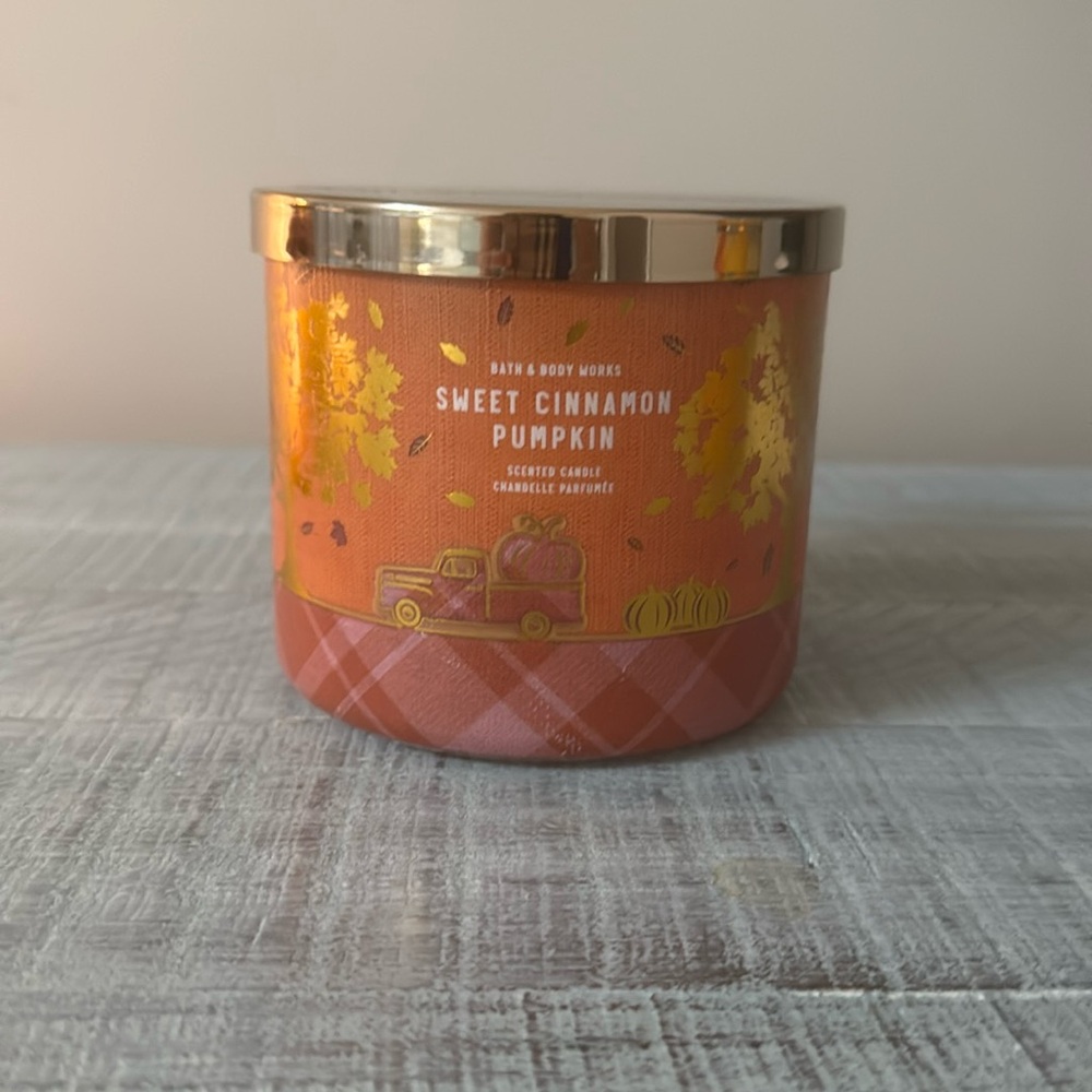 Sweet cinnamon, pumpkin Bath & Body Works 3-Wick Candle